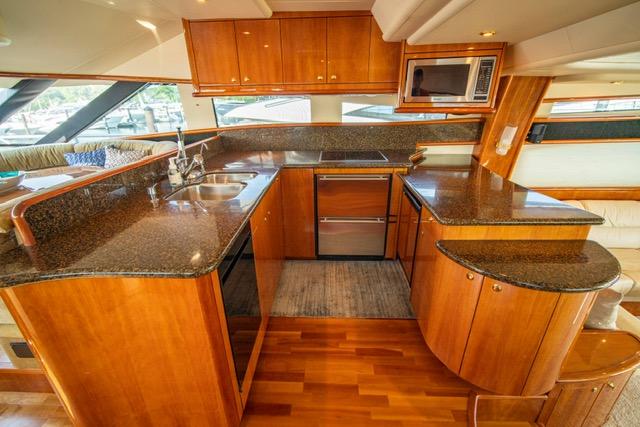 2005 Neptunus 62 Flybridge Yacht For Sale in Waukegan IL 2005 Neptunus 62 Flybridge Yacht For Sale in Waukegan IL