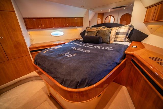 2005 Neptunus 62 Flybridge Yacht For Sale in Waukegan IL 2005 Neptunus 62 Flybridge Yacht For Sale in Waukegan IL
