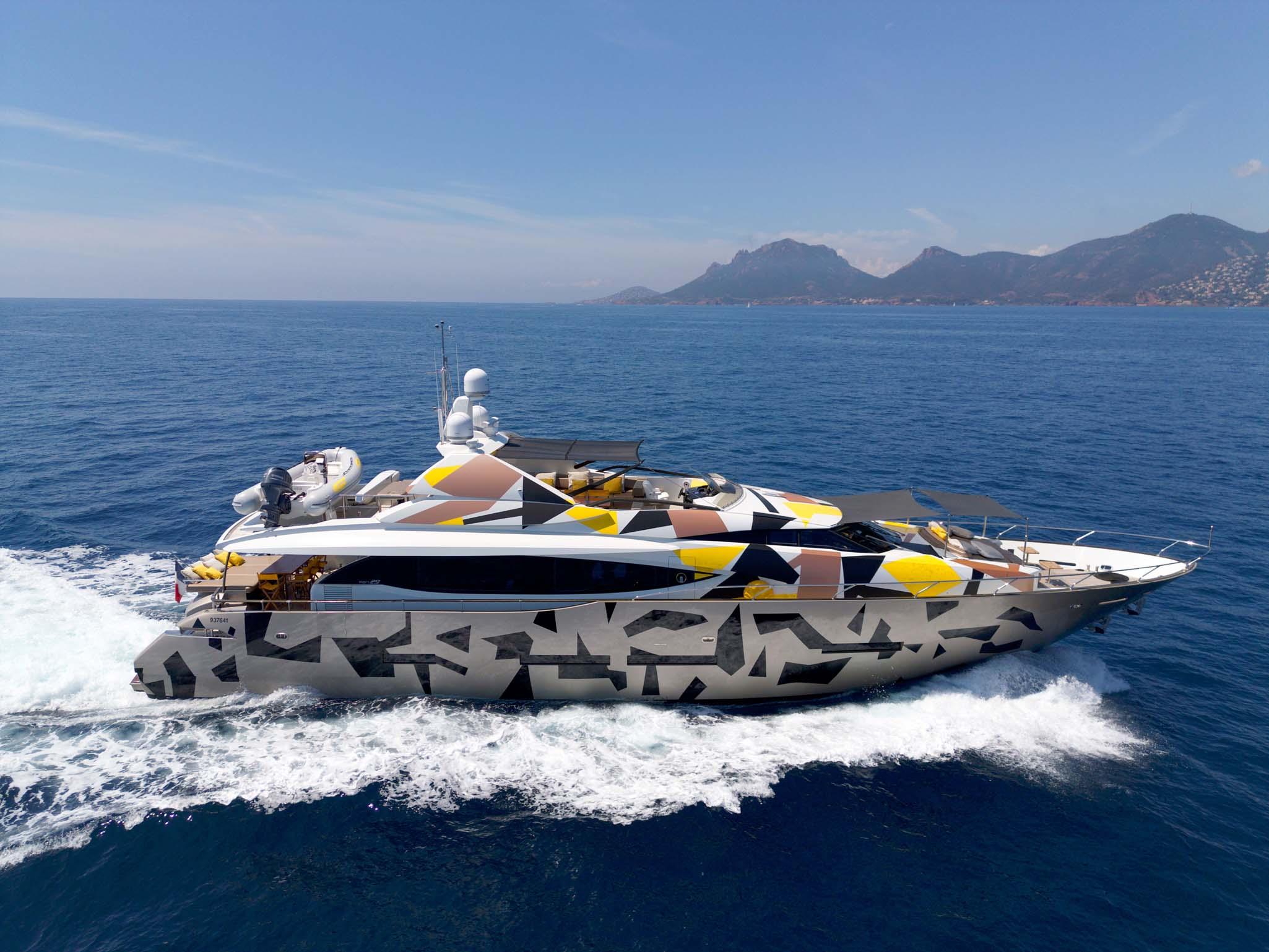 QUANTUM 2007 Peri Yachts PERI 29 Yacht For Sale in Cannes 06 QUANTUM 2007 Peri Yachts PERI 29 Yacht For Sale in Cannes 06