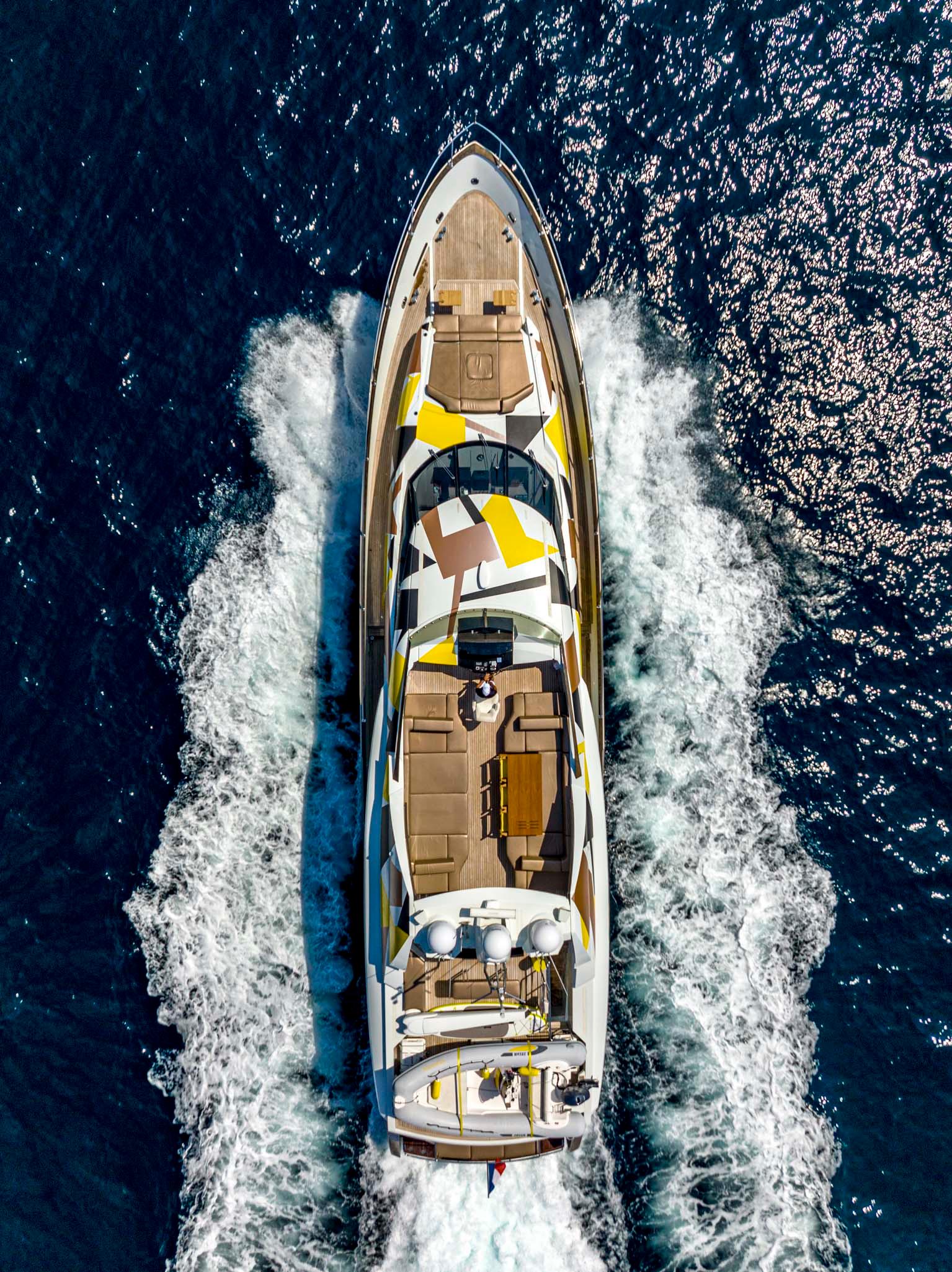 QUANTUM 2007 Peri Yachts PERI 29 Yacht For Sale in Cannes 06 QUANTUM 2007 Peri Yachts PERI 29 Yacht For Sale in Cannes 06