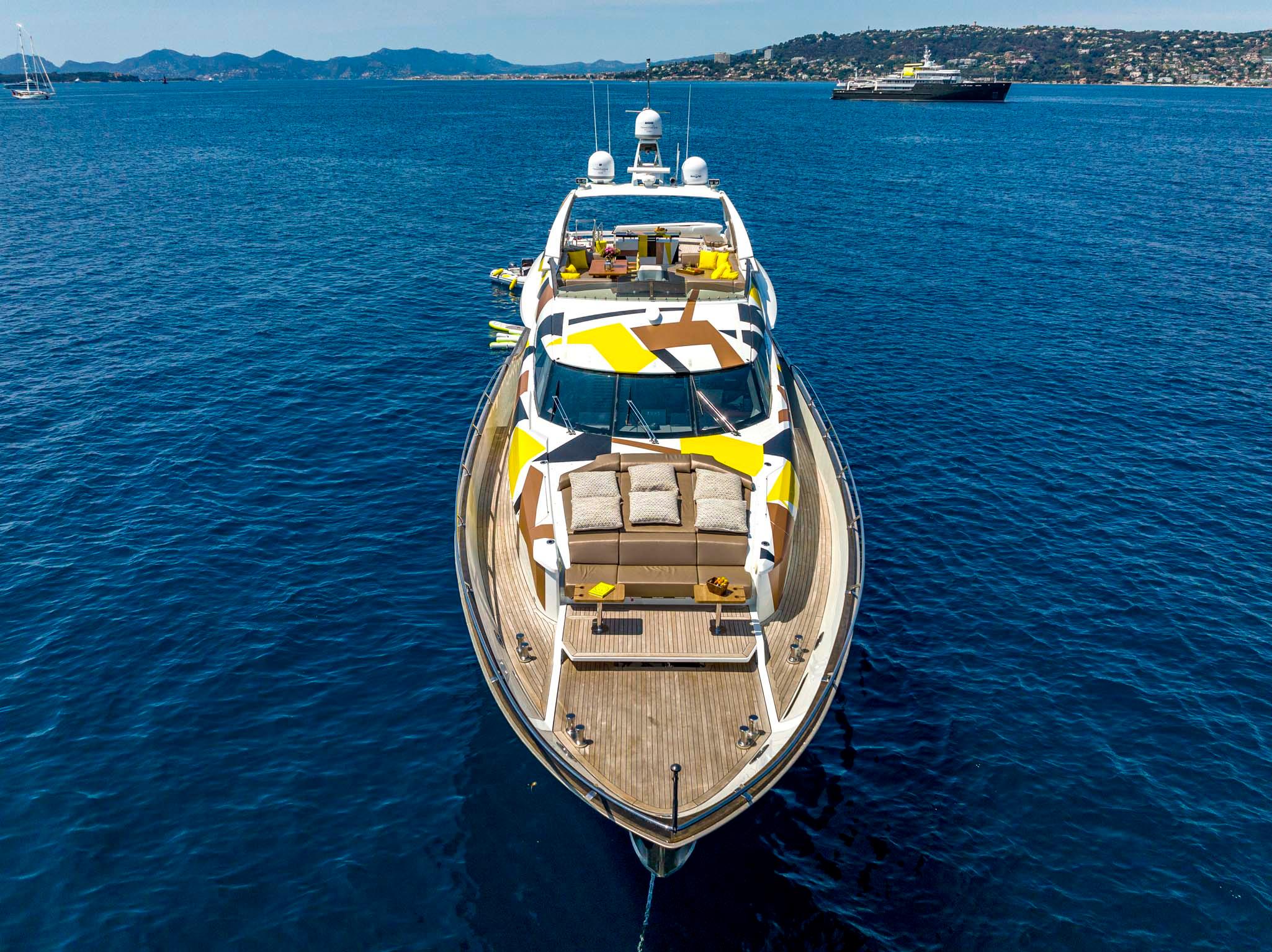 QUANTUM 2007 Peri Yachts PERI 29 Yacht For Sale in Cannes 06 QUANTUM 2007 Peri Yachts PERI 29 Yacht For Sale in Cannes 06