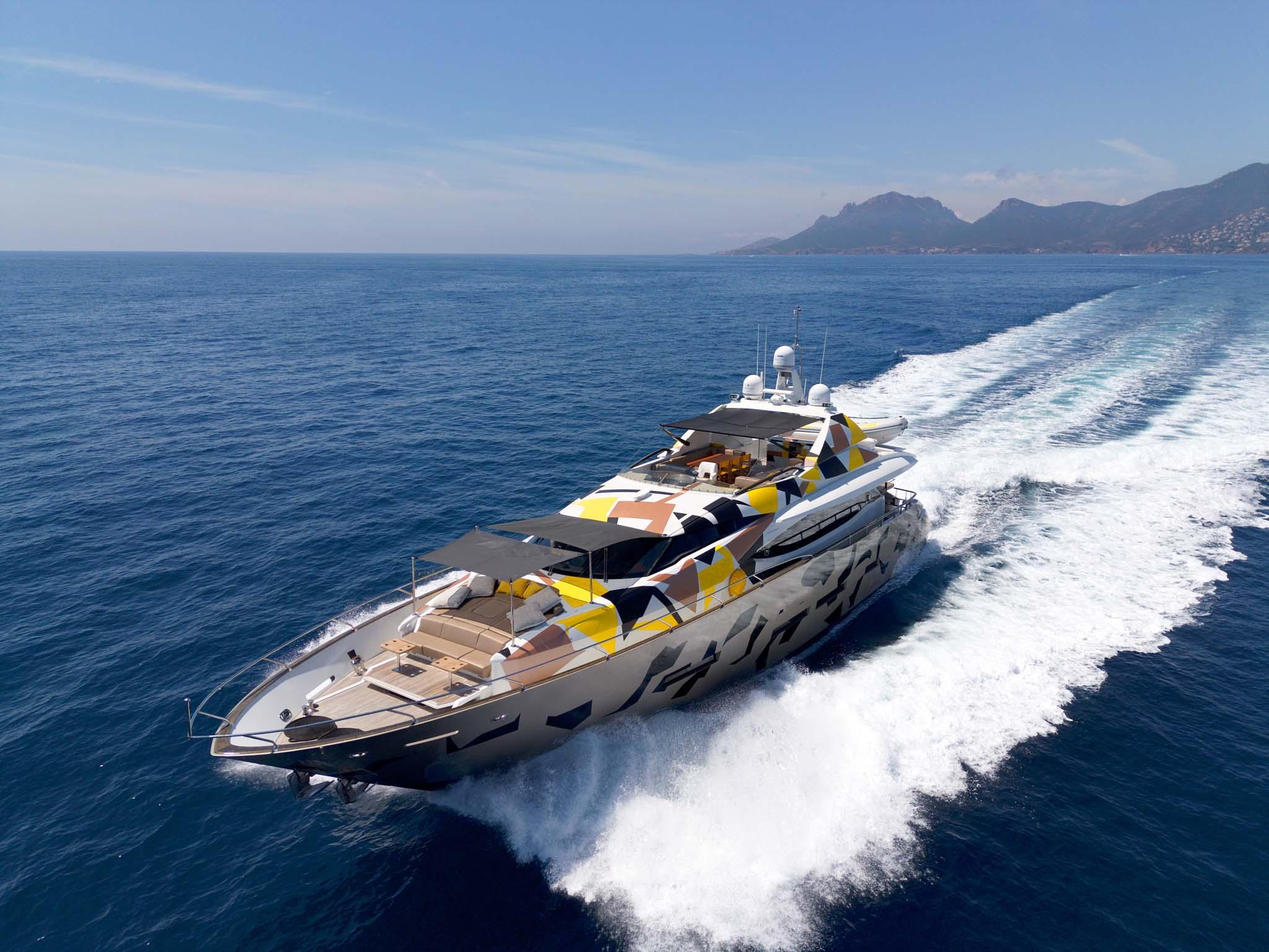 QUANTUM 2007 Peri Yachts PERI 29 Yacht For Sale in Cannes 06 QUANTUM 2007 Peri Yachts PERI 29 Yacht For Sale in Cannes 06