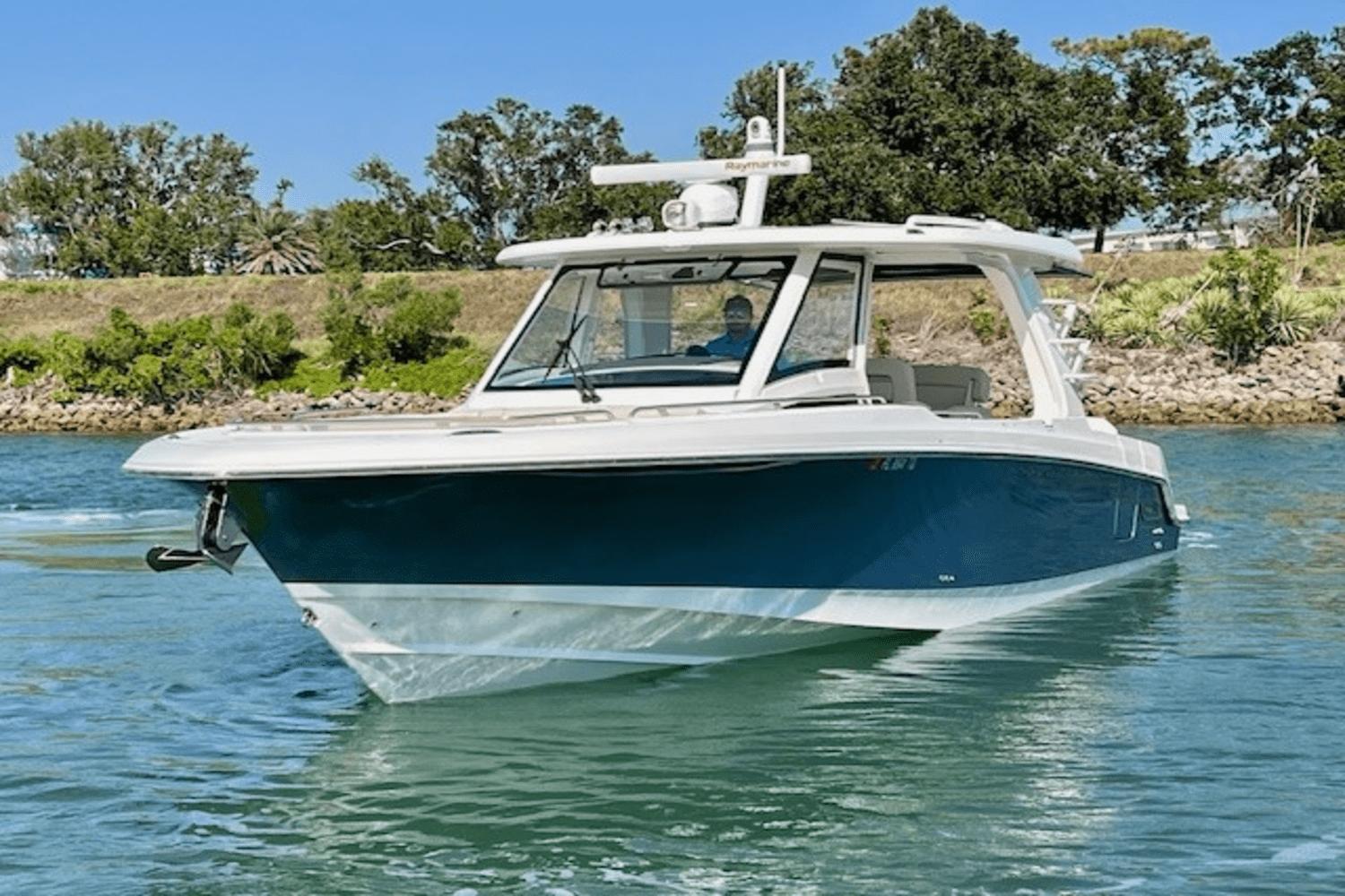 OPTIONS 2022 Boston Whaler 350 EX REALM Yacht For Sale in Venice FL OPTIONS 2022 Boston Whaler 350 EX REALM Yacht For Sale in Venice FL