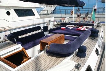 S/Y TROPIC OF CAPRICORN 1992 NAUTA 70' Yacht For Sale in LA SPEZIA S/Y TROPIC OF CAPRICORN 1992 NAUTA 70' Yacht For Sale in LA SPEZIA