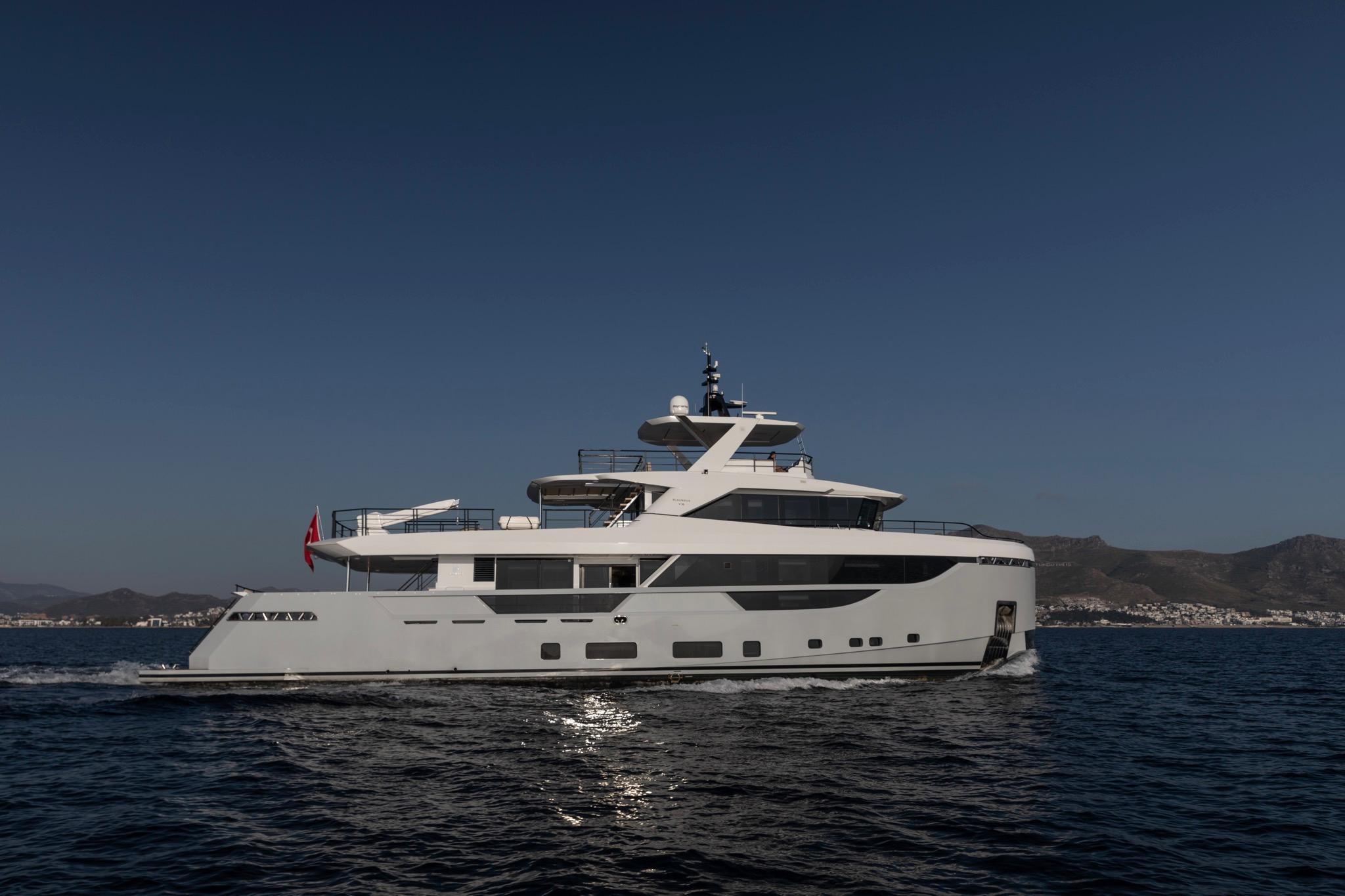 EZGY 2021 V30 Yacht For Sale in Imperia IT-IM EZGY 2021 V30 Yacht For Sale in Imperia IT-IM