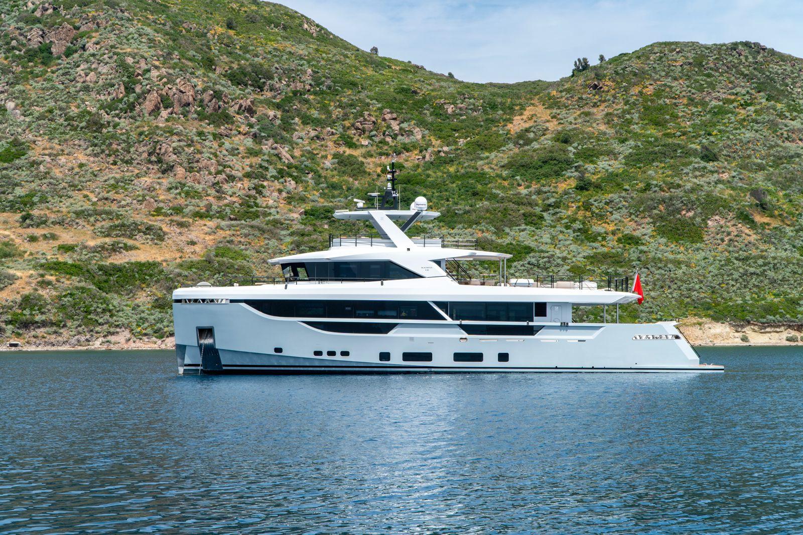 EZGY 2021 V30 Yacht For Sale in Imperia IT-IM EZGY 2021 V30 Yacht For Sale in Imperia IT-IM