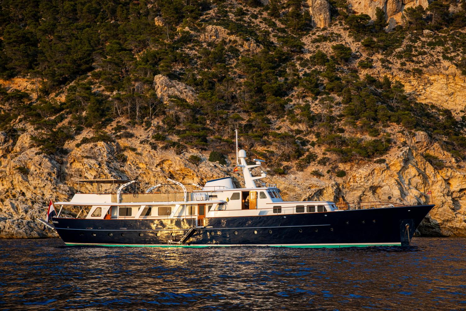 SANTA MARIA 1963 Feadship Classic Motor Yacht Yacht For Sale in Palma SANTA MARIA 1963 Feadship Classic Motor Yacht Yacht For Sale in Palma