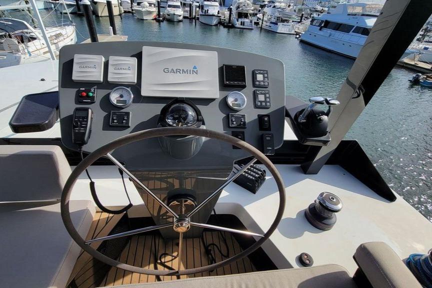 2022 Hussar WAVE 50 Yacht For Sale in Jupiter FL 2022 Hussar WAVE 50 Yacht For Sale in Jupiter FL