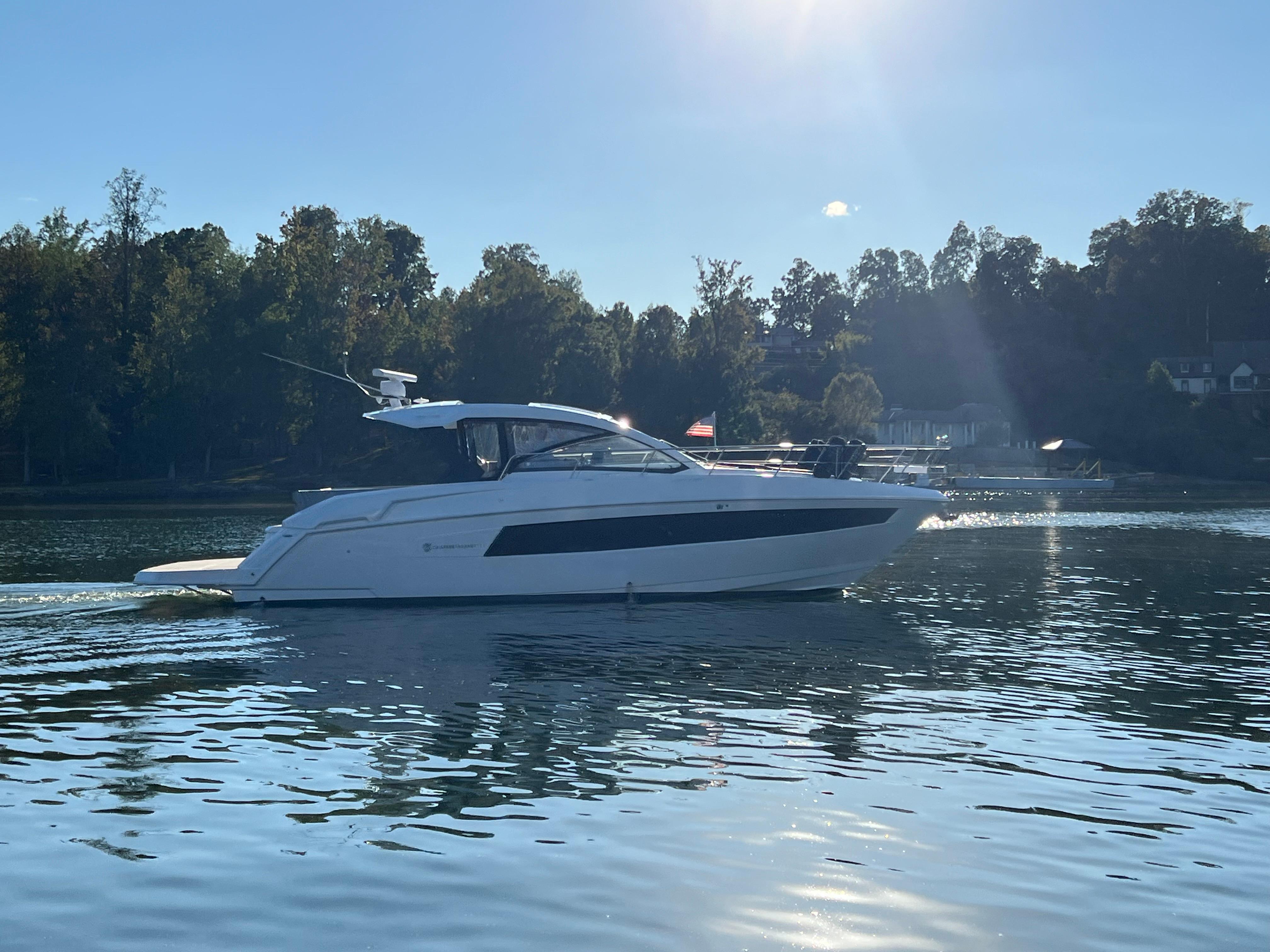 Southern Comfort 2022 Cruisers Yachts 390 Express Coupe Yacht For Sale in Chattanooga TN Southern Comfort 2022 Cruisers Yachts 390 Express Coupe Yacht For Sale in Chattanooga TN