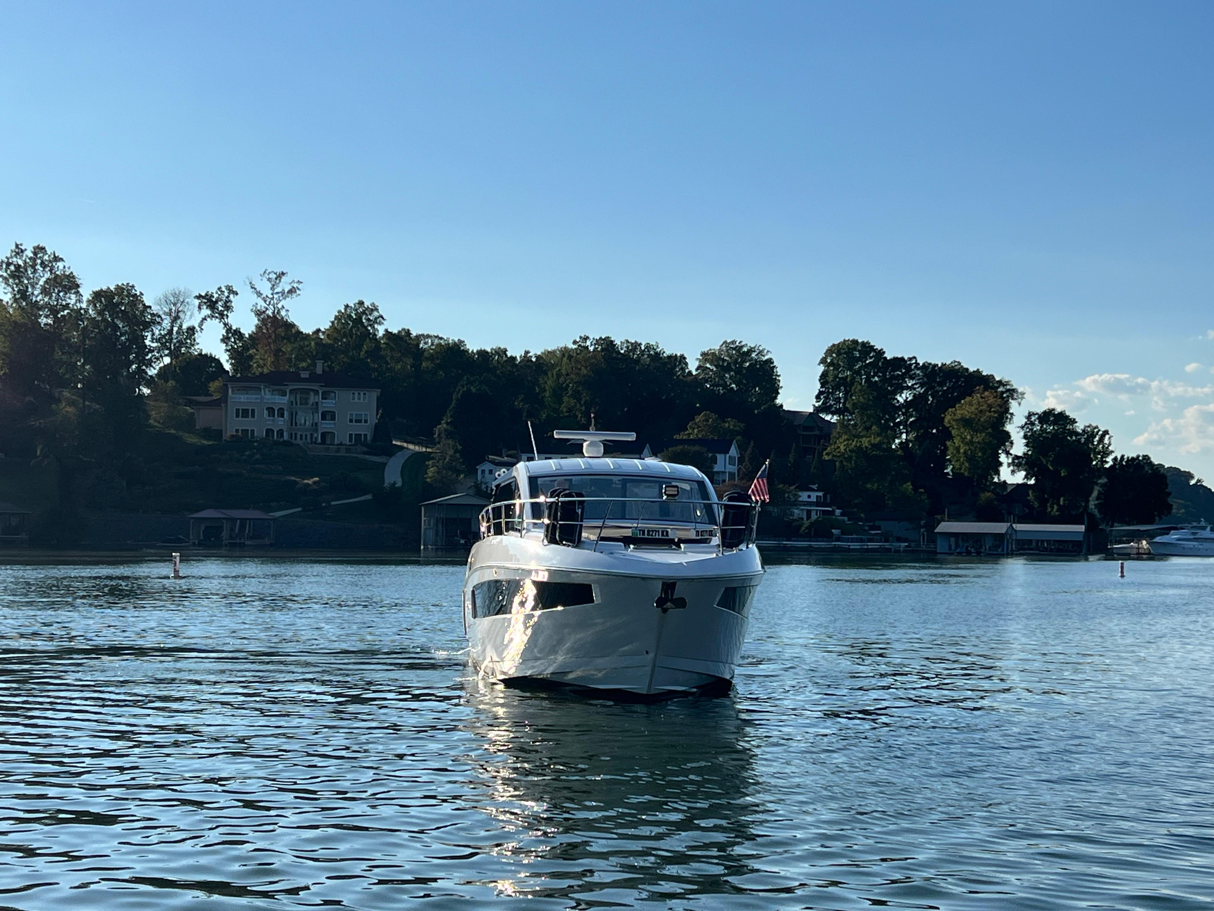 Southern Comfort 2022 Cruisers Yachts 390 Express Coupe Yacht For Sale in Chattanooga TN Southern Comfort 2022 Cruisers Yachts 390 Express Coupe Yacht For Sale in Chattanooga TN
