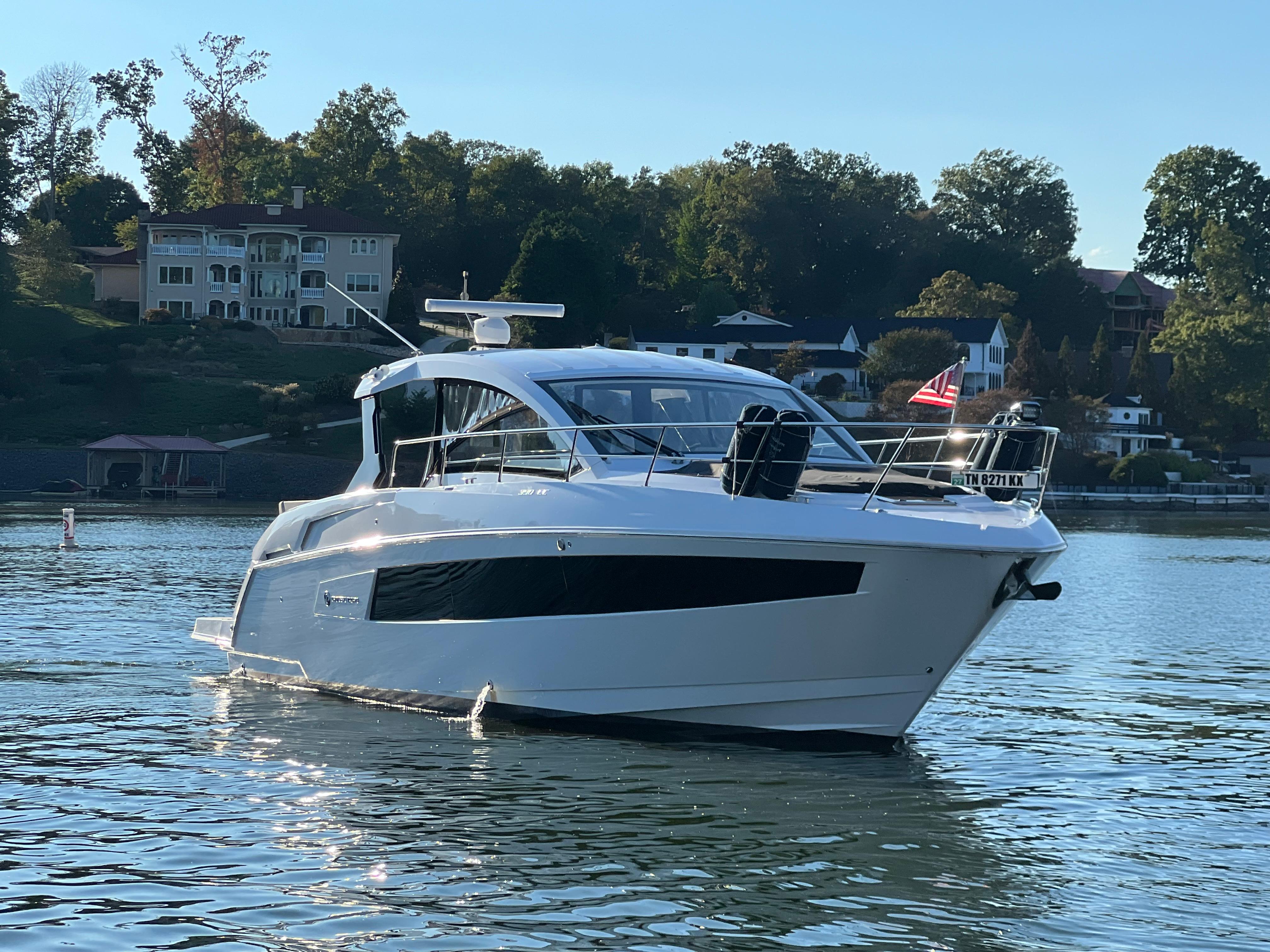 Southern Comfort 2022 Cruisers Yachts 390 Express Coupe Yacht For Sale in Chattanooga TN Southern Comfort 2022 Cruisers Yachts 390 Express Coupe Yacht For Sale in Chattanooga TN