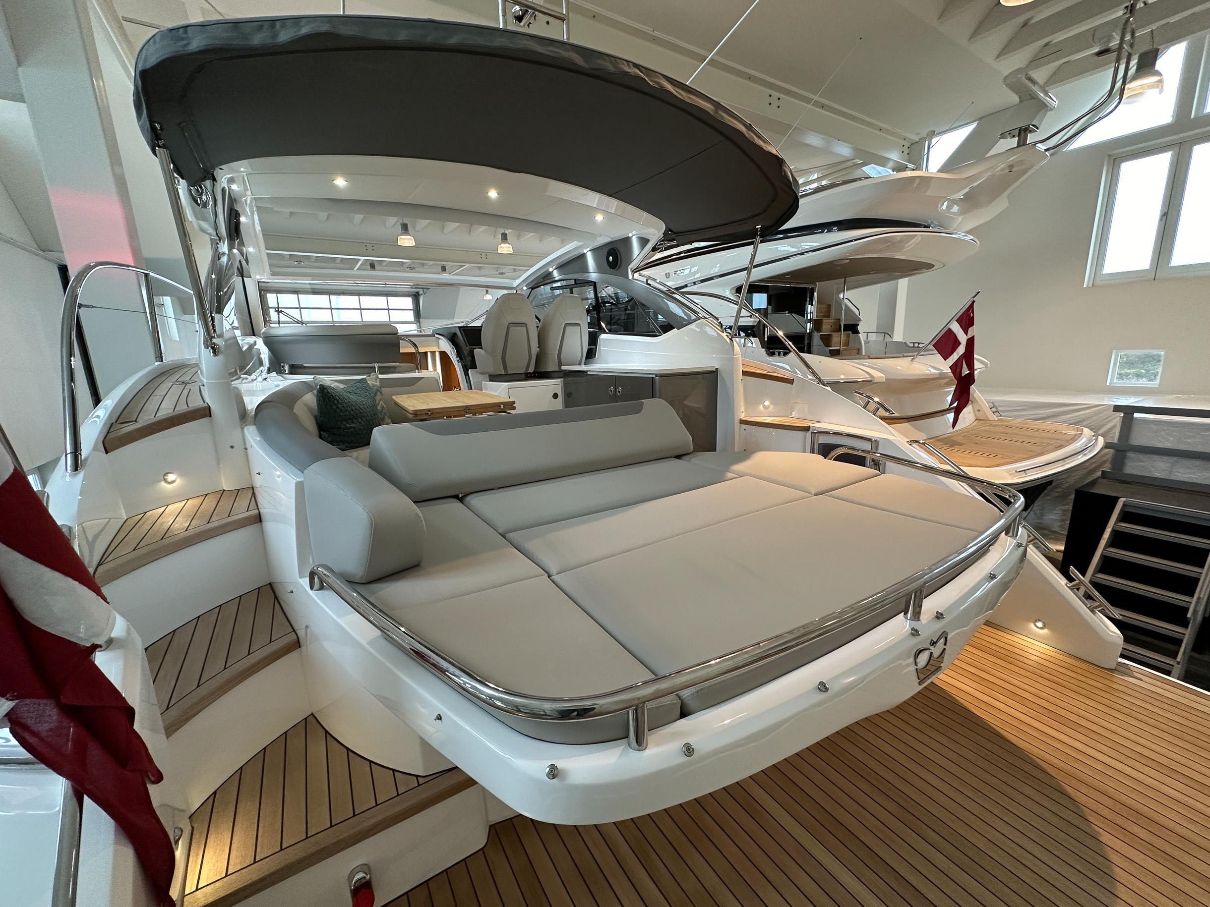 V40174 2024 Princess V40 Sunbed Yacht For Sale in Copenhagen V40174 2024 Princess V40 Sunbed Yacht For Sale in Copenhagen