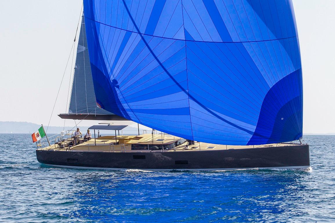 Black Pearl 2013 Solaris 72 Classic with lifting keel Yacht For Sale in La Spezia IT-SP Black Pearl 2013 Solaris 72 Classic with lifting keel Yacht For Sale in La Spezia IT-SP