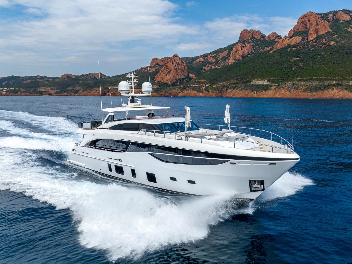 RIVIERA LIVING 2017 Princess 35M Yacht For Sale in Cannes 06 RIVIERA LIVING 2017 Princess 35M Yacht For Sale in Cannes 06