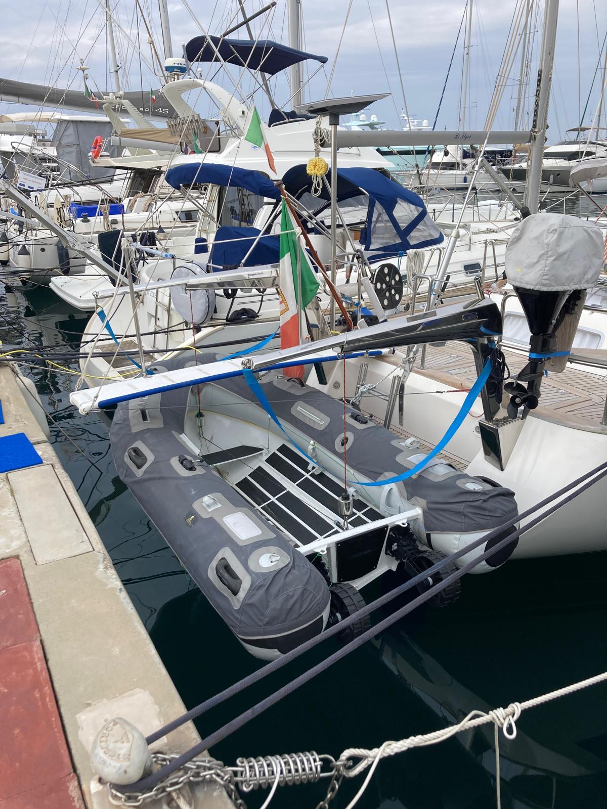 Moon 2008 Hallberg-Rassy 43 Yacht For Sale in Genova IT-GE Moon 2008 Hallberg-Rassy 43 Yacht For Sale in Genova IT-GE