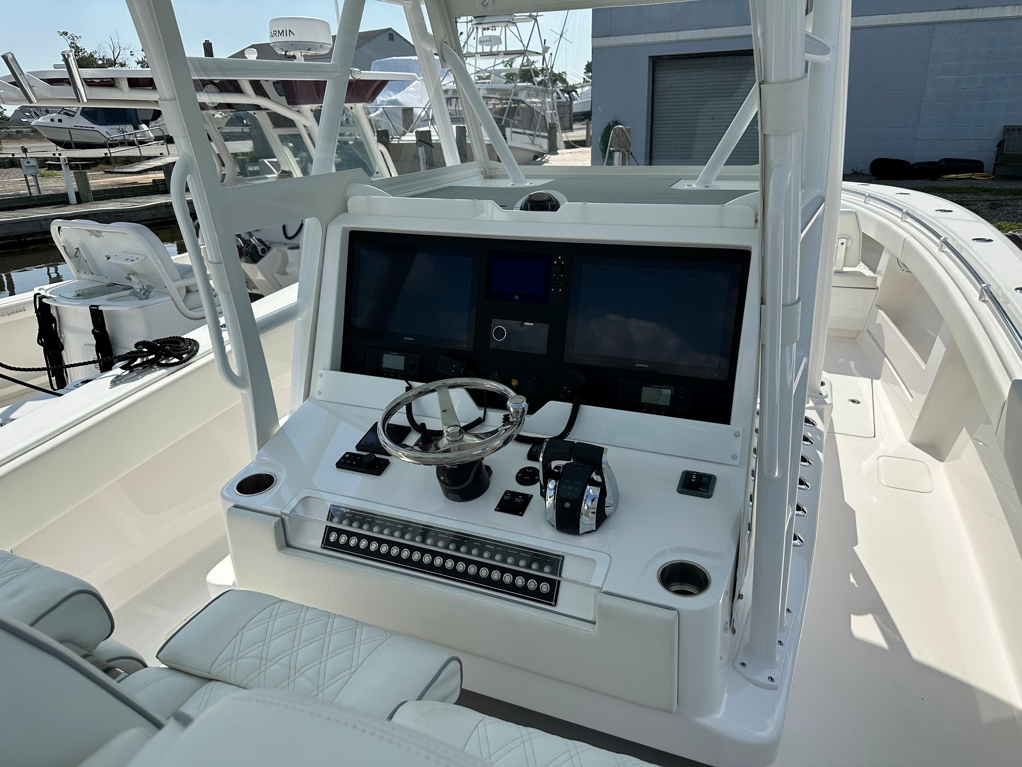 2021 Invincible 390 Open CC Yacht For Sale in Lindenhurst NY 2021 Invincible 390 Open CC Yacht For Sale in Lindenhurst NY