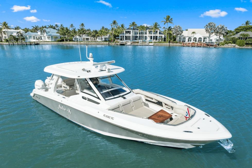 Boston Whaler 350 Realm 2022 Yacht Sold Boston Whaler 350 Realm 2022 Yacht Sold