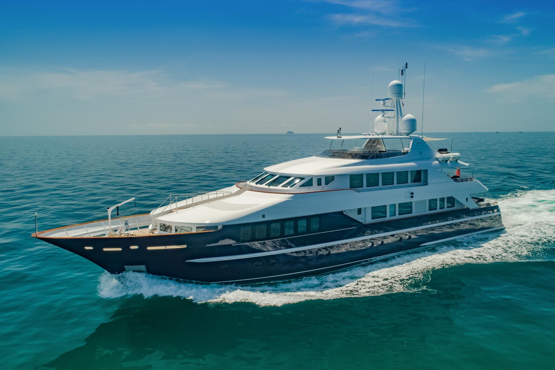 Lady Azul 2001 Heesen 39m Yacht For Sale in Phuket 