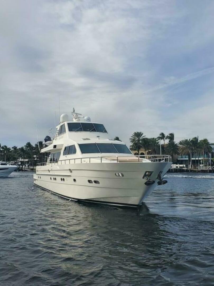 BELISARIUS 2001 Horizon 92 Cockpit Skylounge Yacht For Sale in Fort Lauderdale FL BELISARIUS 2001 Horizon 92 Cockpit Skylounge Yacht For Sale in Fort Lauderdale FL